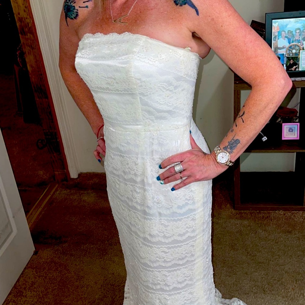 Size 4 wedding dress only wore once, have belt too